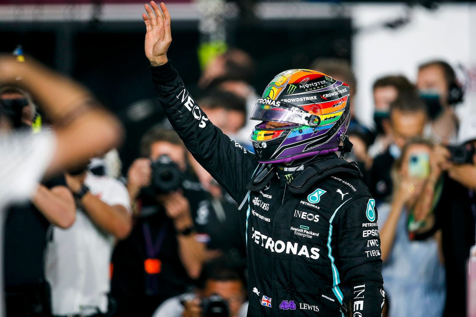 Lewis Hamilton takes commanding victory in Qatar Grand Prix