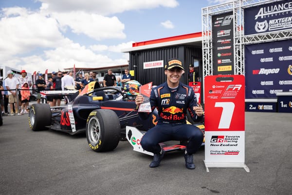 Arvid Lindblad holds on for victory as Toyota FR Oceania heads to Hampton Downs