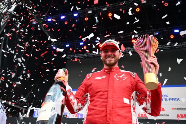 Oliver Rowland storms to victory in Mexico City E-Prix after late safety car