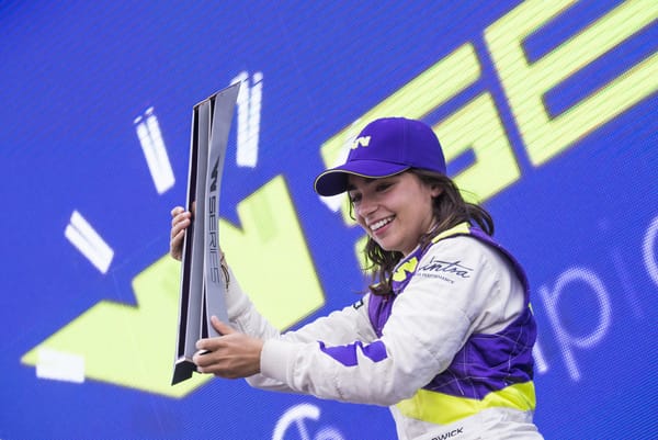 Formula Renault Eurocup to waive entry fee for female drivers