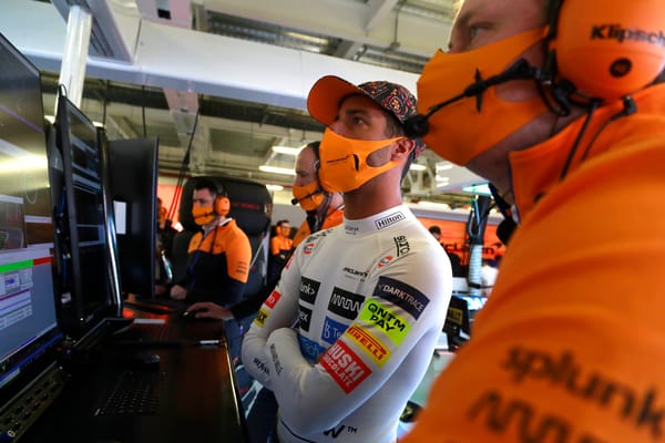Daniel Ricciardo "a haircut" behind Carlos Sainz in Mexico qualifying
